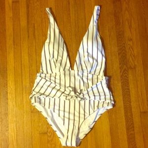 Cupshe Quiet Elegance Stripe One-piece Swimsuit